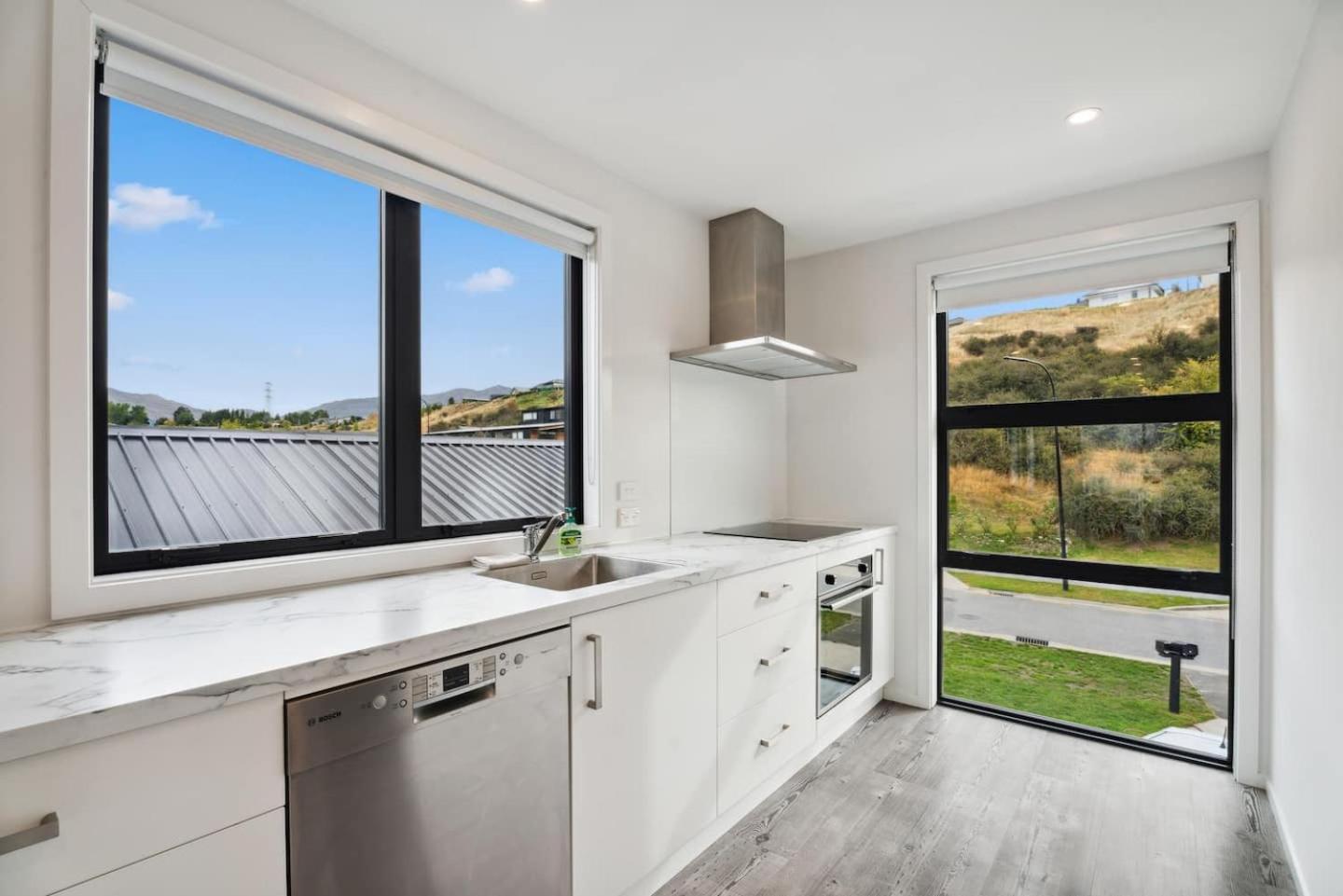 Modern Apartment With Coronet & Remarkables Views 퀸즈타운 외부 사진
